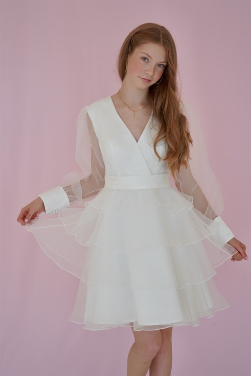 Konfirmationskjoler - Beatrice med ballerina skørt og ærmer