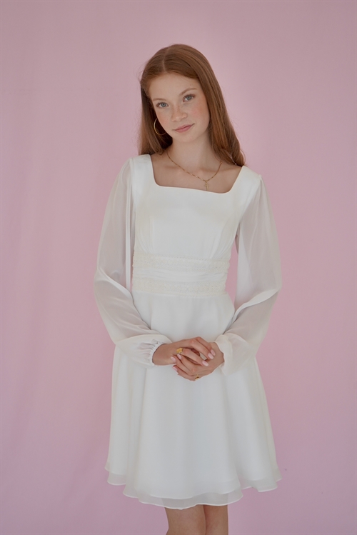 Konfirmationskjoler - Mille med flot blondetajle